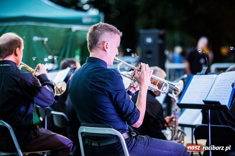 Zdjęcie w galerii na portalu naszraciborz.pl: Retro potańcówka z RCK na przystani FOTO i WIDEO wiadomości z regionu