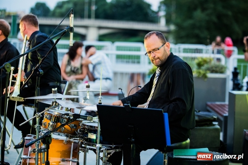 Zdjęcie w galerii na portalu naszraciborz.pl: Retro potańcówka z RCK na przystani FOTO i WIDEO wiadomości z regionu