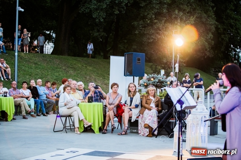Zdjęcie w galerii na portalu naszraciborz.pl: Retro potańcówka z RCK na przystani FOTO i WIDEO wiadomości z regionu
