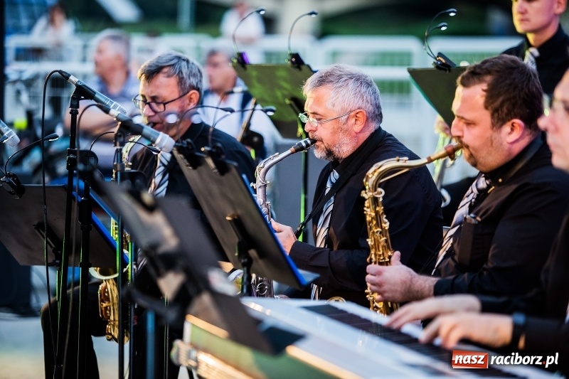 Zdjęcie w galerii na portalu naszraciborz.pl: Retro potańcówka z RCK na przystani FOTO i WIDEO wiadomości z regionu