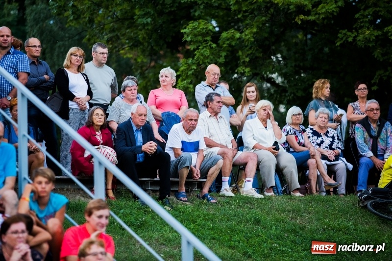 Zdjęcie w galerii na portalu naszraciborz.pl: Retro potańcówka z RCK na przystani FOTO i WIDEO wiadomości z regionu