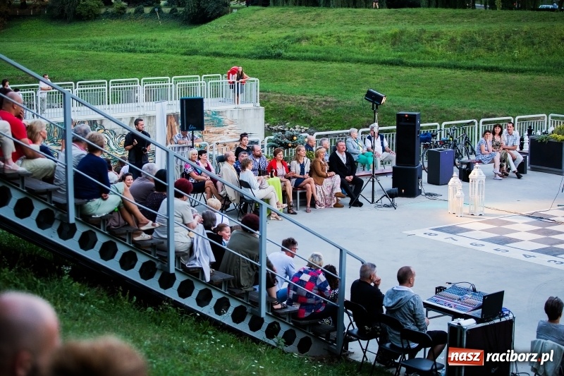 Zdjęcie w galerii na portalu naszraciborz.pl: Retro potańcówka z RCK na przystani FOTO i WIDEO wiadomości z regionu