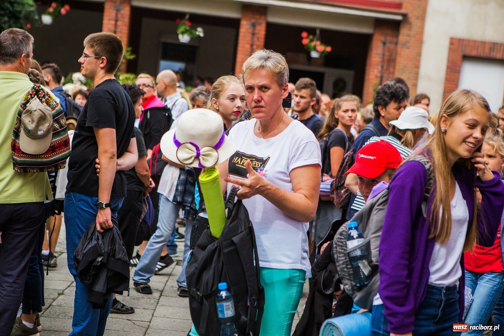 Zdjęcie w galerii na portalu naszraciborz.pl: Z Maryją idą głosić miłosierdzie. Pielgrzymi z powiatu raciborskiego w drodze na Jasną Górę  wiadomości z regionu