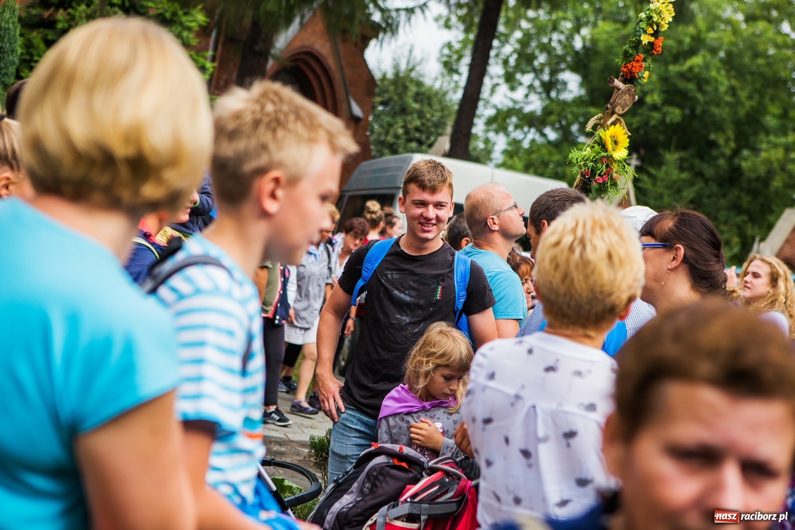 Zdjęcie w galerii na portalu naszraciborz.pl: Z Maryją idą głosić miłosierdzie. Pielgrzymi z powiatu raciborskiego w drodze na Jasną Górę  wiadomości z regionu