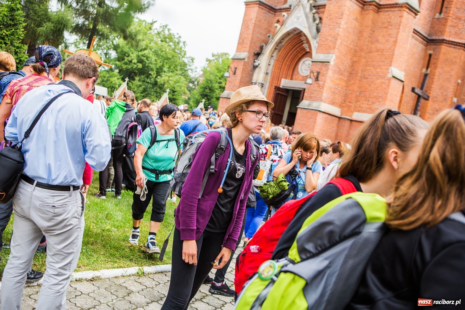 Zdjęcie w galerii na portalu naszraciborz.pl: Z Maryją idą głosić miłosierdzie. Pielgrzymi z powiatu raciborskiego w drodze na Jasną Górę  wiadomości z regionu