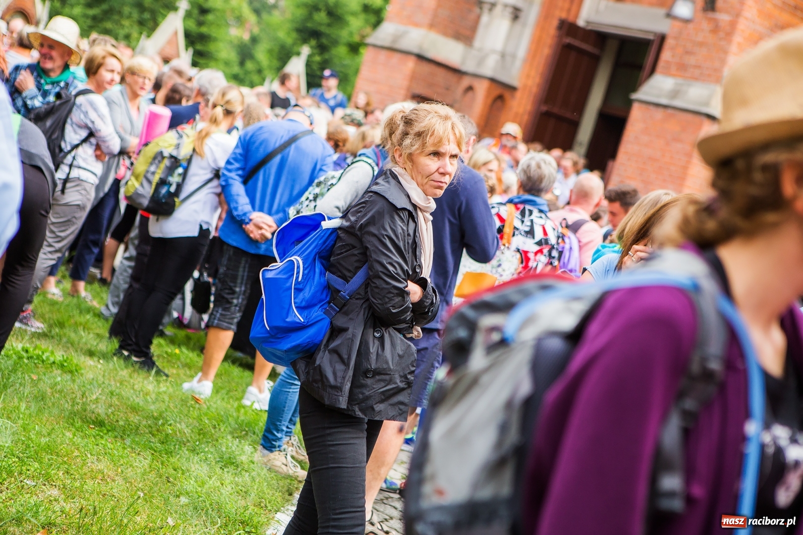 Zdjęcie w galerii na portalu naszraciborz.pl: Z Maryją idą głosić miłosierdzie. Pielgrzymi z powiatu raciborskiego w drodze na Jasną Górę  wiadomości z regionu