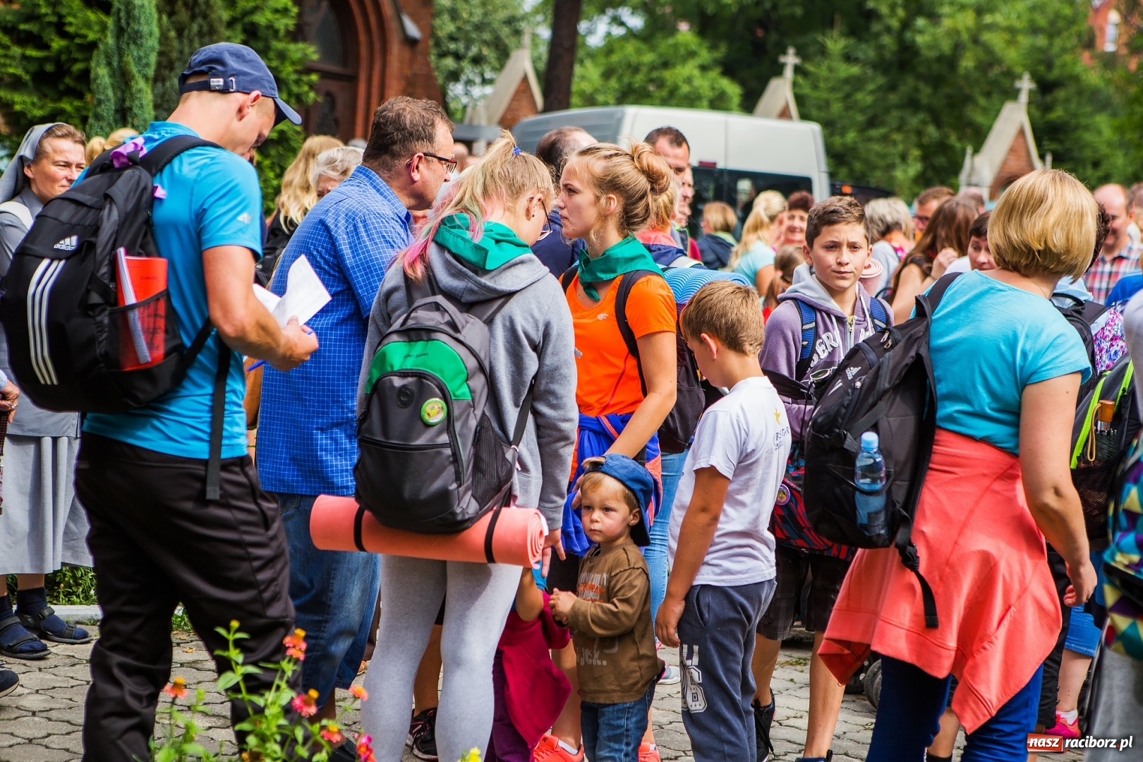 Zdjęcie w galerii na portalu naszraciborz.pl: Z Maryją idą głosić miłosierdzie. Pielgrzymi z powiatu raciborskiego w drodze na Jasną Górę  wiadomości z regionu