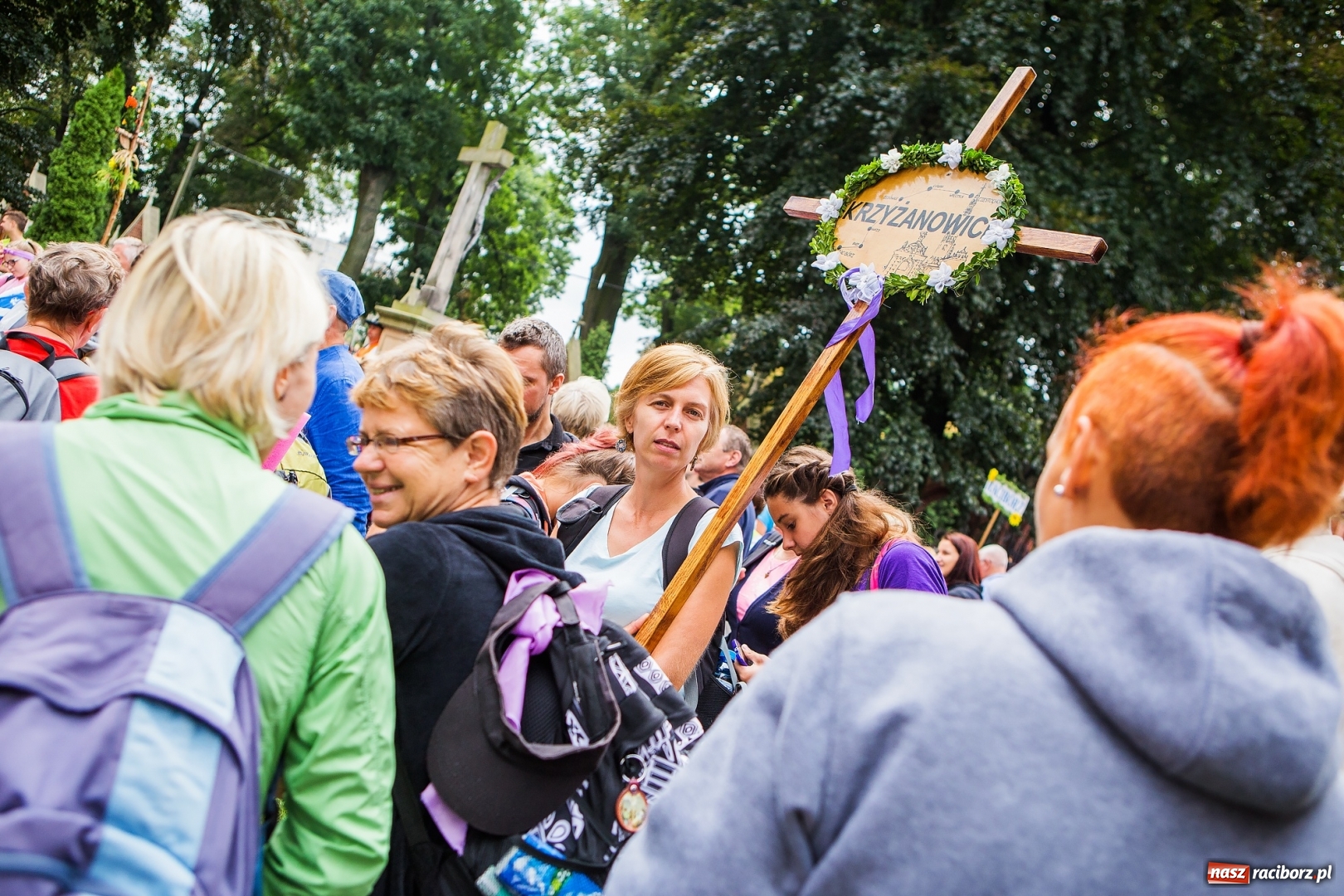 Zdjęcie w galerii na portalu naszraciborz.pl: Z Maryją idą głosić miłosierdzie. Pielgrzymi z powiatu raciborskiego w drodze na Jasną Górę  wiadomości z regionu