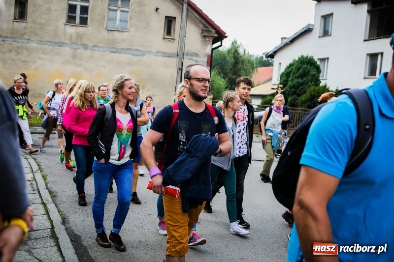 Zdjęcie w galerii na portalu naszraciborz.pl: Z Maryją idą głosić miłosierdzie. Pielgrzymi z powiatu raciborskiego w drodze na Jasną Górę  wiadomości z regionu