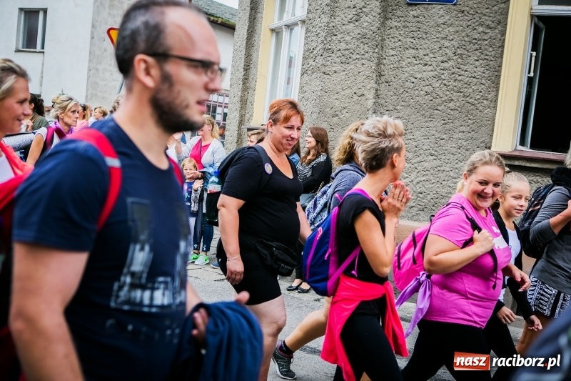 Zdjęcie w galerii na portalu naszraciborz.pl: Z Maryją idą głosić miłosierdzie. Pielgrzymi z powiatu raciborskiego w drodze na Jasną Górę  wiadomości z regionu