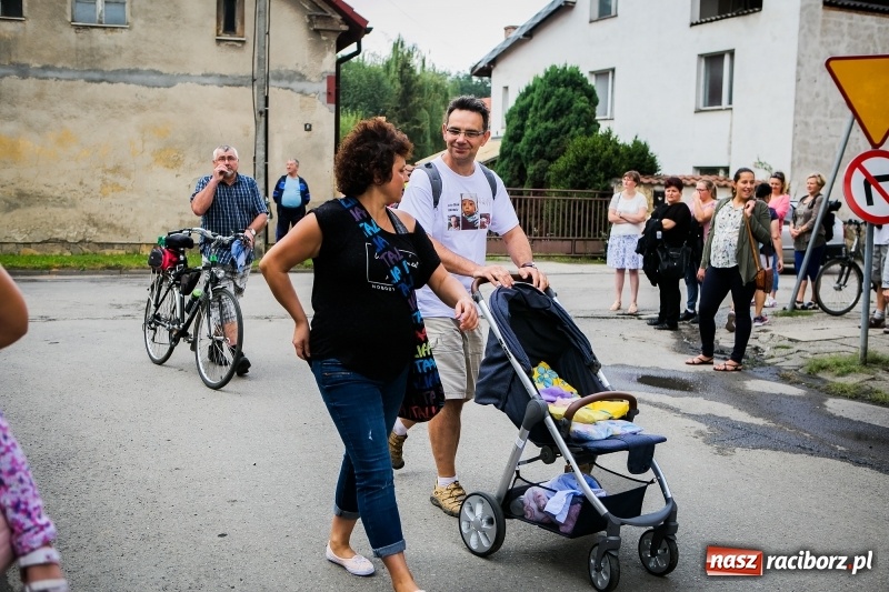 Zdjęcie w galerii na portalu naszraciborz.pl: Z Maryją idą głosić miłosierdzie. Pielgrzymi z powiatu raciborskiego w drodze na Jasną Górę  wiadomości z regionu
