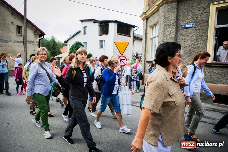 Zdjęcie w galerii na portalu naszraciborz.pl: Z Maryją idą głosić miłosierdzie. Pielgrzymi z powiatu raciborskiego w drodze na Jasną Górę  wiadomości z regionu