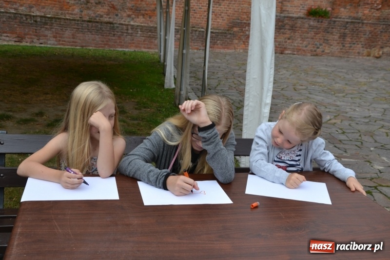 Zdjęcie w galerii na portalu naszraciborz.pl: Zajęcia integracyjne człowiek – koń zakończyły letnią akcję Zamkowe Zuchy 2017 wiadomości z regionu