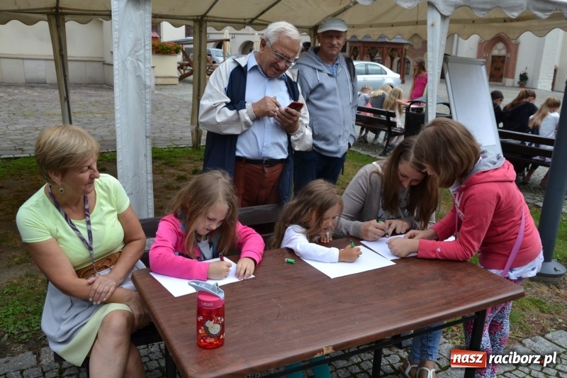 Zdjęcie w galerii na portalu naszraciborz.pl: Zajęcia integracyjne człowiek – koń zakończyły letnią akcję Zamkowe Zuchy 2017 wiadomości z regionu
