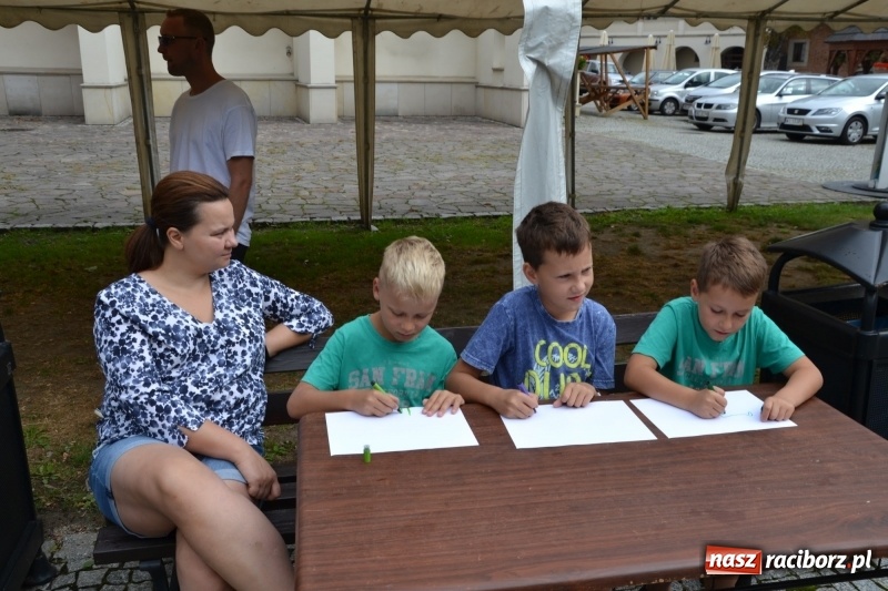 Zdjęcie w galerii na portalu naszraciborz.pl: Zajęcia integracyjne człowiek – koń zakończyły letnią akcję Zamkowe Zuchy 2017 wiadomości z regionu