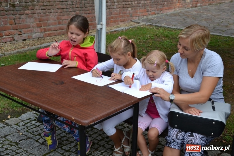 Zdjęcie w galerii na portalu naszraciborz.pl: Zajęcia integracyjne człowiek – koń zakończyły letnią akcję Zamkowe Zuchy 2017 wiadomości z regionu