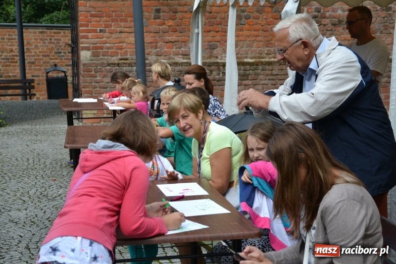 Zdjęcie w galerii na portalu naszraciborz.pl: Zajęcia integracyjne człowiek – koń zakończyły letnią akcję Zamkowe Zuchy 2017 wiadomości z regionu