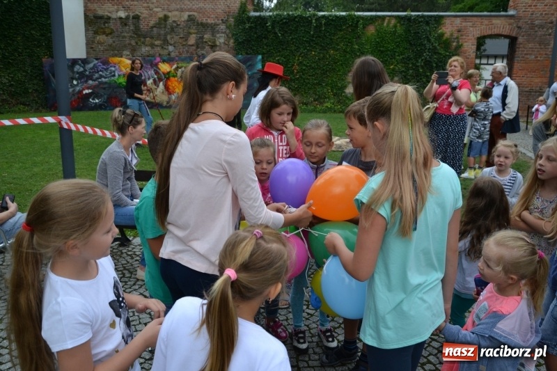Zdjęcie w galerii na portalu naszraciborz.pl: Zajęcia integracyjne człowiek – koń zakończyły letnią akcję Zamkowe Zuchy 2017 wiadomości z regionu