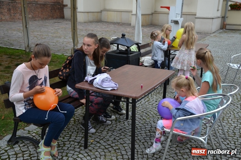 Zdjęcie w galerii na portalu naszraciborz.pl: Zajęcia integracyjne człowiek – koń zakończyły letnią akcję Zamkowe Zuchy 2017 wiadomości z regionu