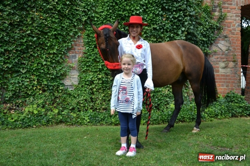 Zdjęcie w galerii na portalu naszraciborz.pl: Zajęcia integracyjne człowiek – koń zakończyły letnią akcję Zamkowe Zuchy 2017 wiadomości z regionu