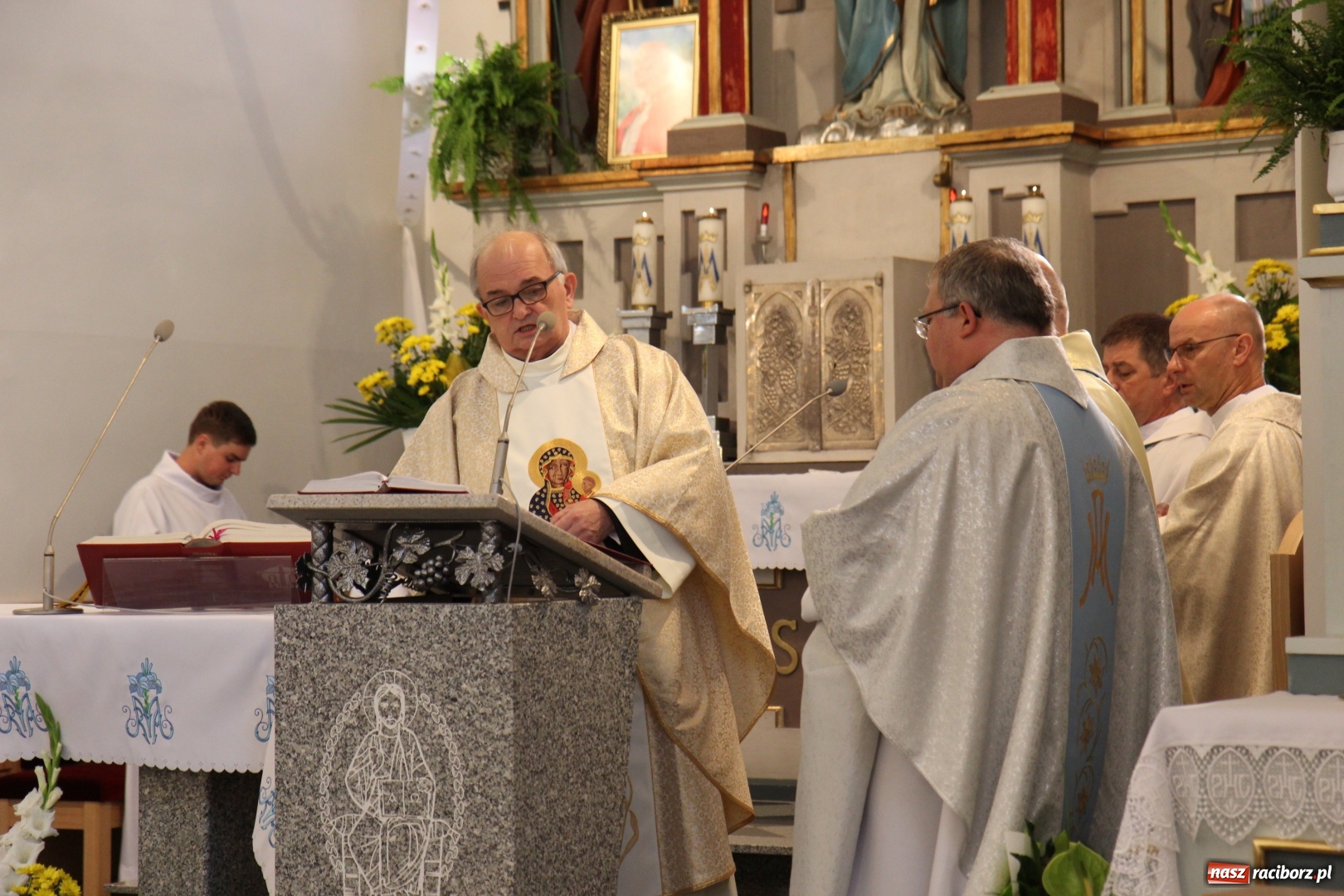 Zdjęcie w galerii na portalu naszraciborz.pl: Parafia w Kobyli powitała nowego proboszcza księdza Wiesława Wilkosza wiadomości z regionu