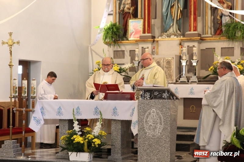 Zdjęcie w galerii na portalu naszraciborz.pl: Parafia w Kobyli powitała nowego proboszcza księdza Wiesława Wilkosza wiadomości z regionu