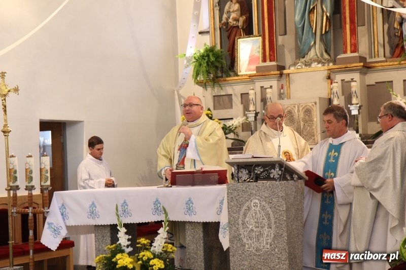 Zdjęcie w galerii na portalu naszraciborz.pl: Parafia w Kobyli powitała nowego proboszcza księdza Wiesława Wilkosza wiadomości z regionu