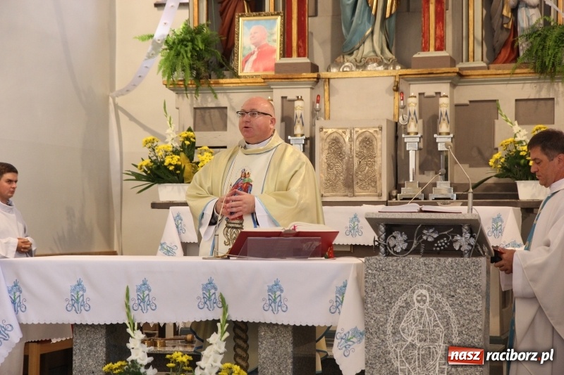 Zdjęcie w galerii na portalu naszraciborz.pl: Parafia w Kobyli powitała nowego proboszcza księdza Wiesława Wilkosza wiadomości z regionu