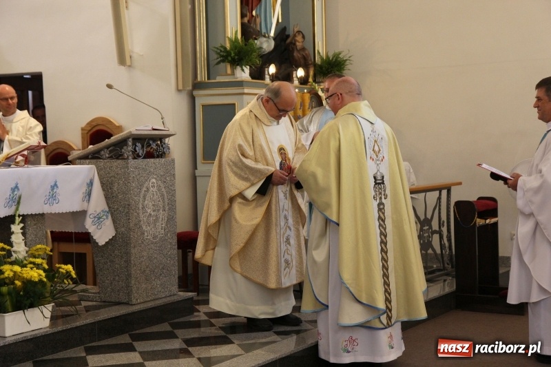 Zdjęcie w galerii na portalu naszraciborz.pl: Parafia w Kobyli powitała nowego proboszcza księdza Wiesława Wilkosza wiadomości z regionu