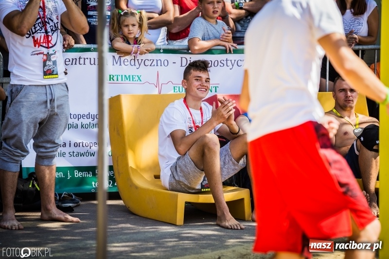 Zdjęcie w galerii na portalu naszraciborz.pl: Widowiskowe zawody na plaży. Trwają Ogólnopolskie Zawody Street Workout wiadomości z regionu