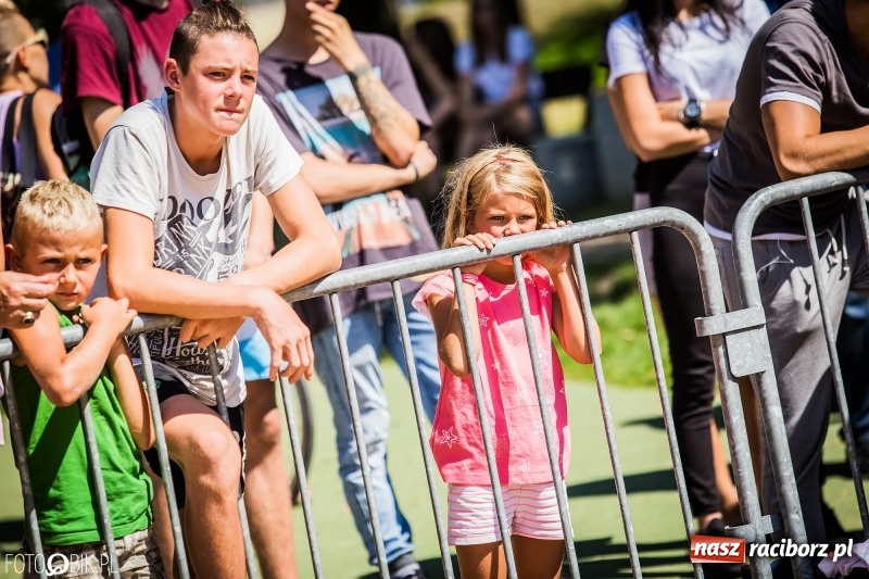 Zdjęcie w galerii na portalu naszraciborz.pl: Widowiskowe zawody na plaży. Trwają Ogólnopolskie Zawody Street Workout wiadomości z regionu