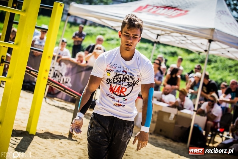 Zdjęcie w galerii na portalu naszraciborz.pl: Widowiskowe zawody na plaży. Trwają Ogólnopolskie Zawody Street Workout wiadomości z regionu