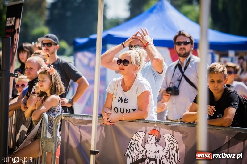 Zdjęcie w galerii na portalu naszraciborz.pl: Widowiskowe zawody na plaży. Trwają Ogólnopolskie Zawody Street Workout wiadomości z regionu