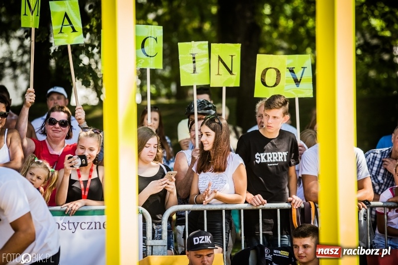 Zdjęcie w galerii na portalu naszraciborz.pl: Widowiskowe zawody na plaży. Trwają Ogólnopolskie Zawody Street Workout wiadomości z regionu