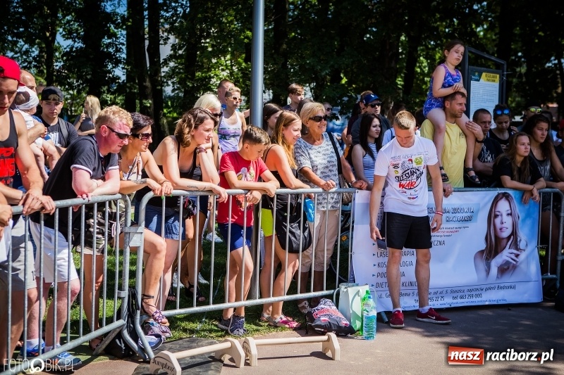 Zdjęcie w galerii na portalu naszraciborz.pl: Widowiskowe zawody na plaży. Trwają Ogólnopolskie Zawody Street Workout wiadomości z regionu