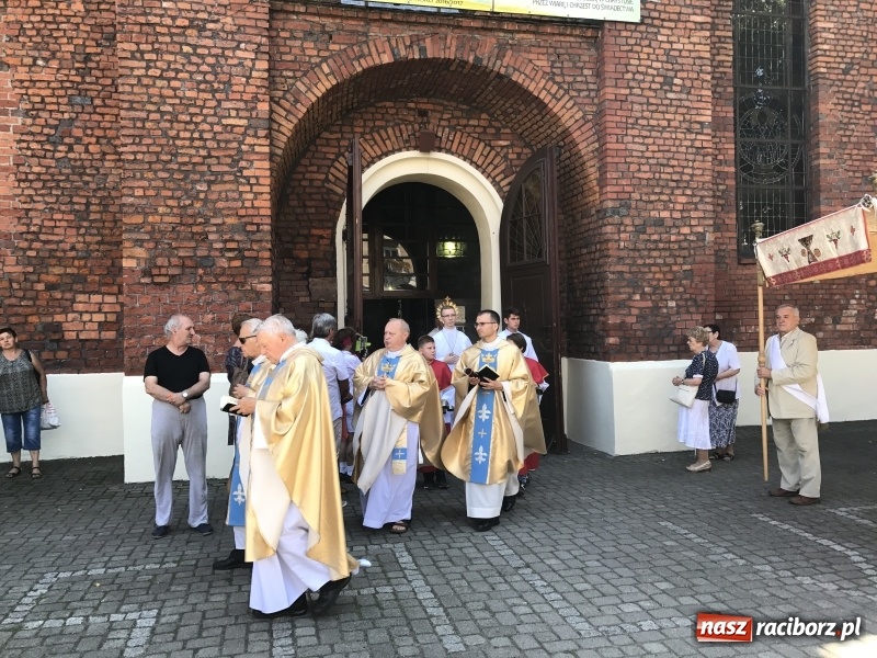 Zdjęcie w galerii na portalu naszraciborz.pl: Uroczysta suma odpustowa w parafii miejskiej i pożegnanie proboszcza wiadomości z regionu