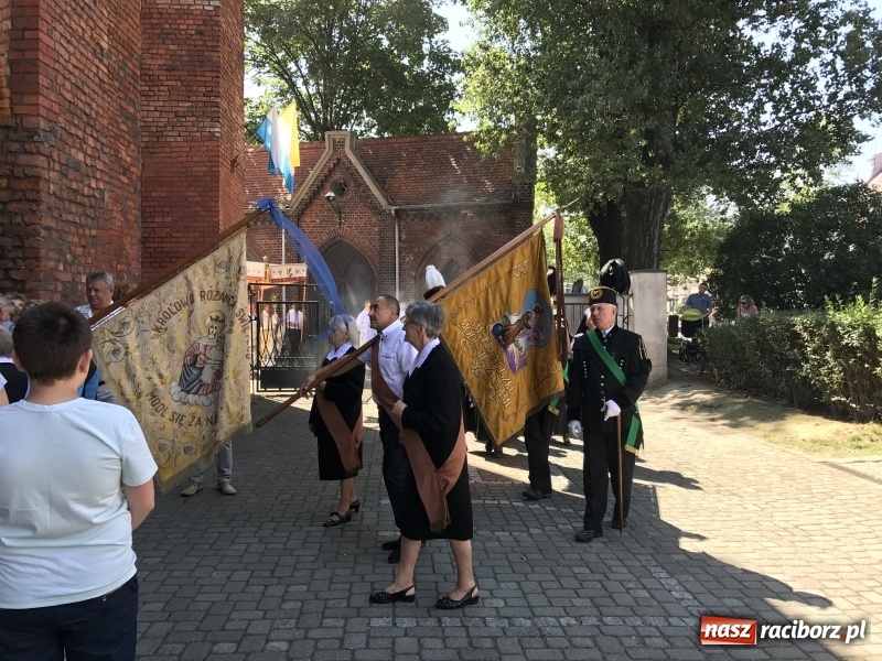 Zdjęcie w galerii na portalu naszraciborz.pl: Uroczysta suma odpustowa w parafii miejskiej i pożegnanie proboszcza wiadomości z regionu
