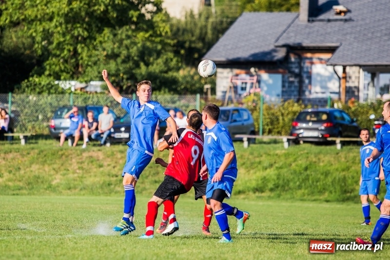 Zdjęcie w galerii na portalu naszraciborz.pl: Bez bramek w starciu Brzezia i Pietrowic Wielkich wiadomości z regionu