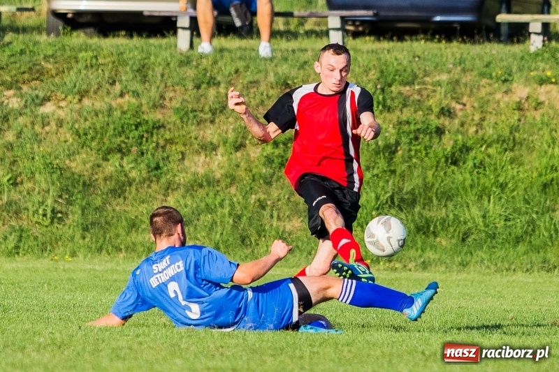 Zdjęcie w galerii na portalu naszraciborz.pl: Bez bramek w starciu Brzezia i Pietrowic Wielkich wiadomości z regionu