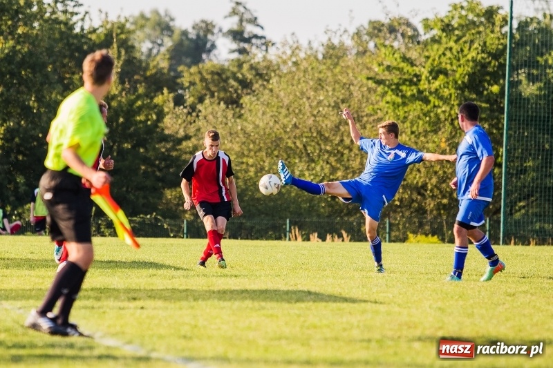 Zdjęcie w galerii na portalu naszraciborz.pl: Bez bramek w starciu Brzezia i Pietrowic Wielkich wiadomości z regionu