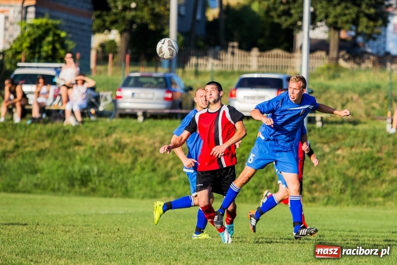 Zdjęcie w galerii na portalu naszraciborz.pl: Bez bramek w starciu Brzezia i Pietrowic Wielkich wiadomości z regionu