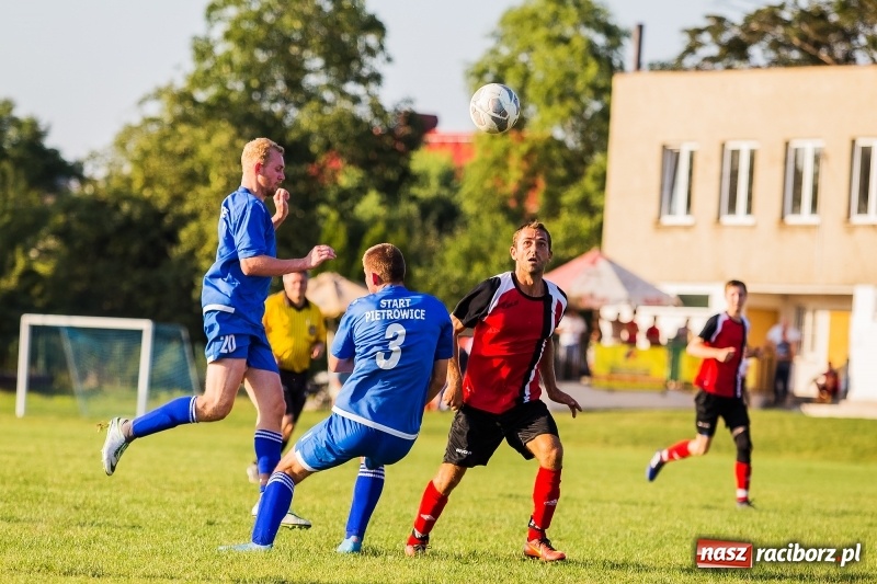 Zdjęcie w galerii na portalu naszraciborz.pl: Bez bramek w starciu Brzezia i Pietrowic Wielkich wiadomości z regionu