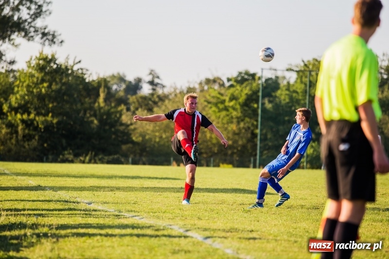 Zdjęcie w galerii na portalu naszraciborz.pl: Bez bramek w starciu Brzezia i Pietrowic Wielkich wiadomości z regionu