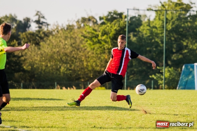 Zdjęcie w galerii na portalu naszraciborz.pl: Bez bramek w starciu Brzezia i Pietrowic Wielkich wiadomości z regionu
