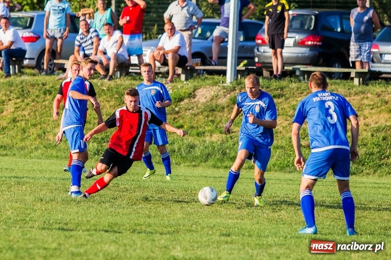 Zdjęcie w galerii na portalu naszraciborz.pl: Bez bramek w starciu Brzezia i Pietrowic Wielkich wiadomości z regionu