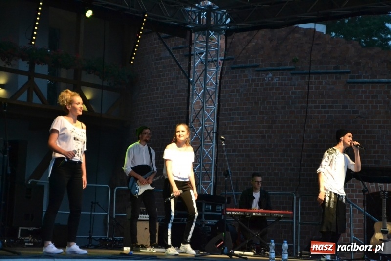 Zdjęcie w galerii na portalu naszraciborz.pl: Festiwal Kultury Chrześcijańskiej ruszył na Zamku Piastowskim  wiadomości z regionu