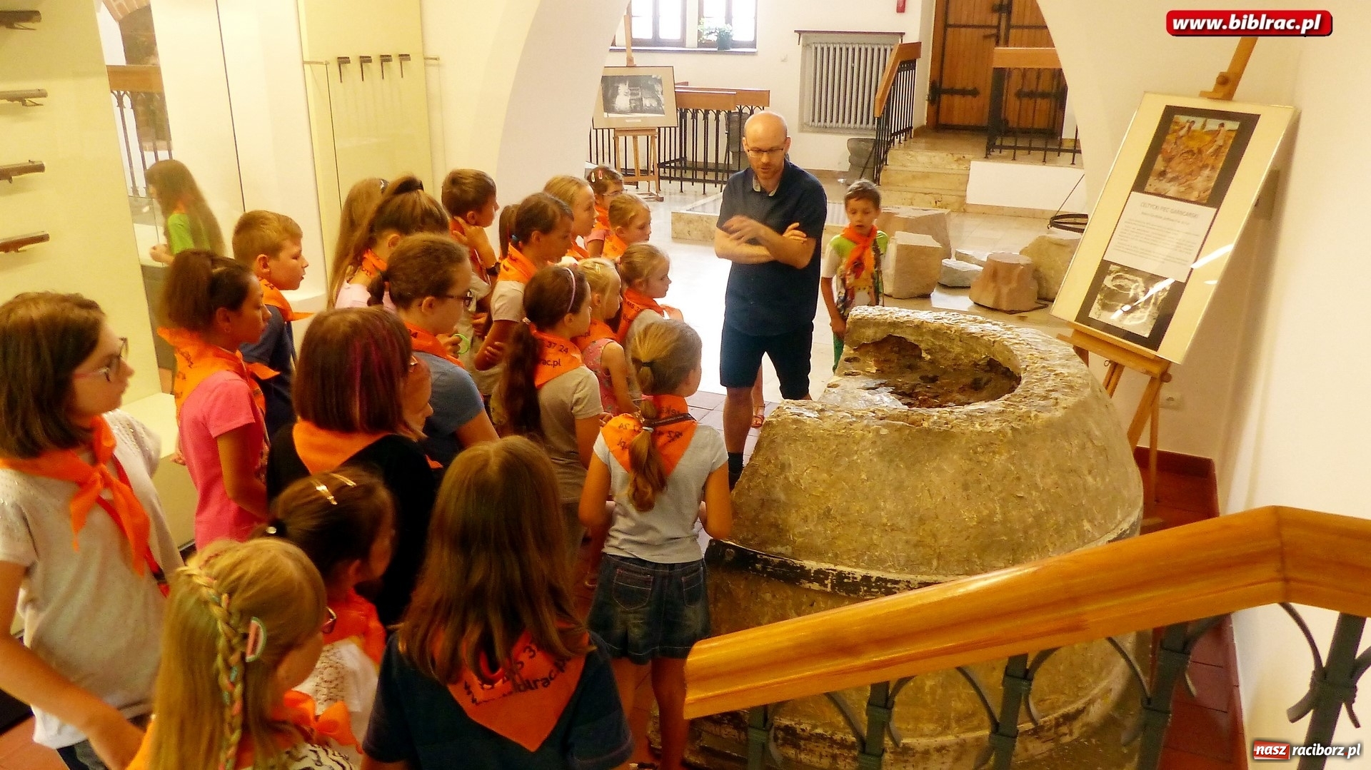 Zdjęcie w galerii na portalu naszraciborz.pl: Wakacje z raciborską biblioteką - dzień w Muzeum wiadomości z regionu