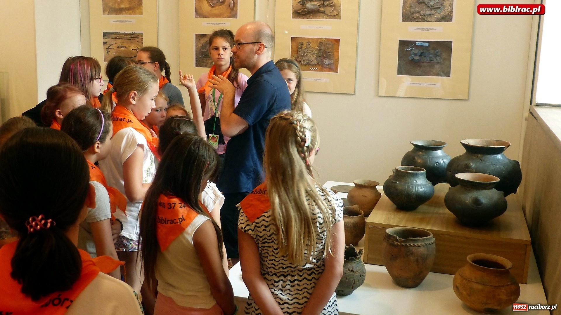 Zdjęcie w galerii na portalu naszraciborz.pl: Wakacje z raciborską biblioteką - dzień w Muzeum wiadomości z regionu