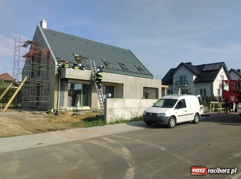 Zdjęcie w galerii na portalu naszraciborz.pl: Pożar na terenie budowy na Ocicach  wiadomości z regionu