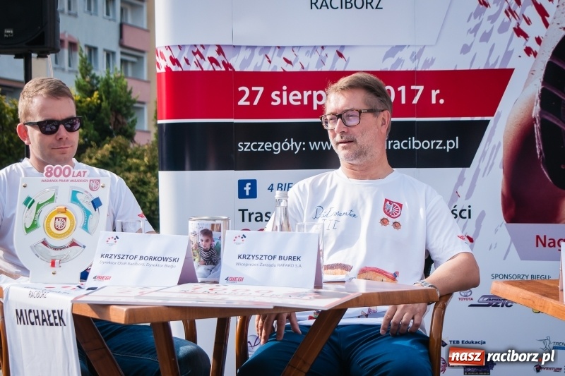 Zdjęcie w galerii na portalu naszraciborz.pl: Prezentacja koszulek, medalu i nagród, czyli konferencja prasowa III Rafako Półmaratonu Racibórz wiadomości z regionu